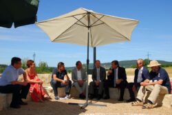 Diskussion mit Lokalpolitikern am Lehrbienenstand